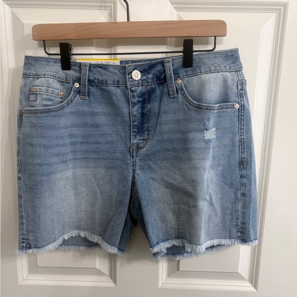 Seven7 Pants - New Seven7 Light Blue Jean Weekend Short women. Size 8 medium.10” rise 5” inseam